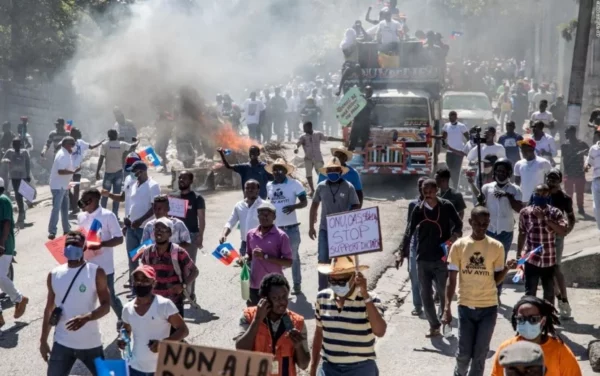 Los católicos denunciaron     las atrocidades de  las bandas.