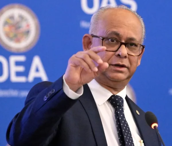 Albert Ramdin encabezó una reunión celebrada ayer.