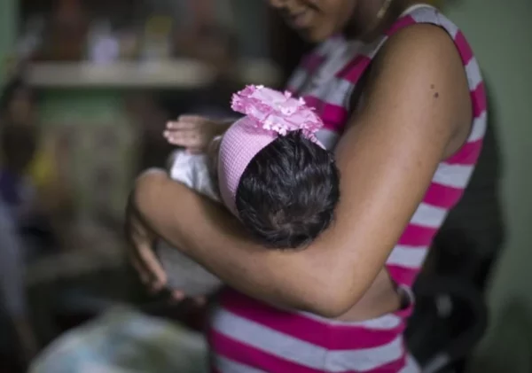 De las niñas de 12 a 14 años, 817  tenían un hijo durante el censo.