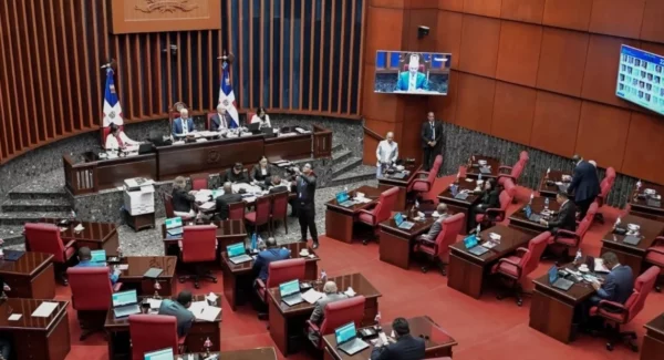 La modificación del Código de Trabajo fue aprobada en primera lectura por el Senado.