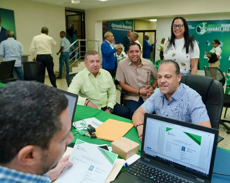 El proceso de inscripción se desarrolló el fin de semana. El proceso de inscripción se desarrolló el fin de semana.