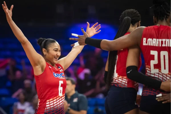 ARIANA CELEBRA TRIUNFO ANTE THAILANDIA