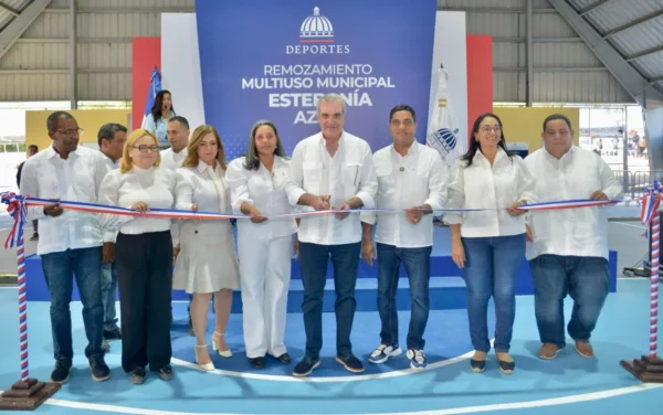 Abinader entrega multiuso