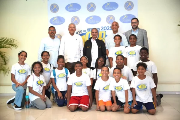 Andrés Bautista visitó instalaciones de la Fundación y club Mauricio Báez