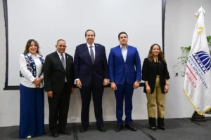 Representantes del Ministerio de Salud