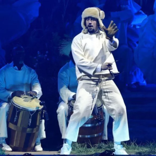 Bad Bunny durante uno de sus conciertos en la residencia que lleva en Puerto Rico