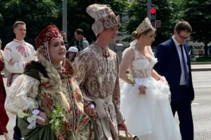 Moscú une a 200 parejas en bodas simultáneas por el Día de la Familia