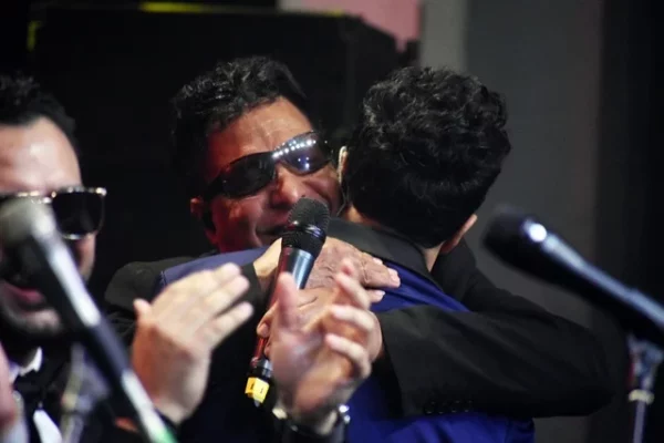 Bonny y Richie Cepeda se fundieron en un abrazo