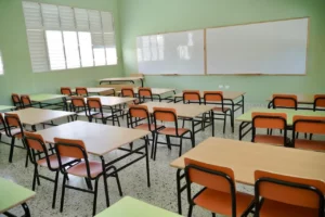 Fuerzas Armadas fabricarán 50,000 butacas escolares