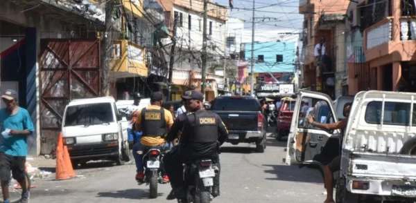 Agentes policiales en Capotillo.