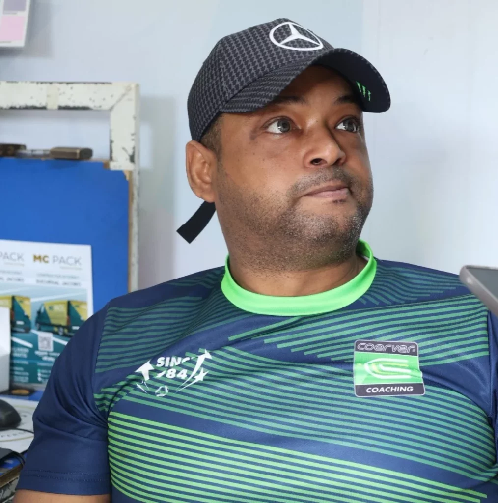Carlos Alvares cliente de la zona.
