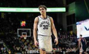Chris Mañón se une al equipo de los Lakers