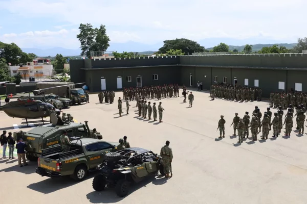 Comandante del ERD realiza recorrido