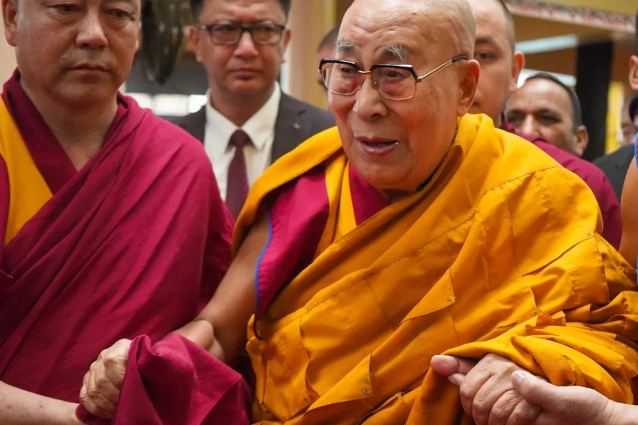 Dalái Lama sostenido Dalái Lama sostenido