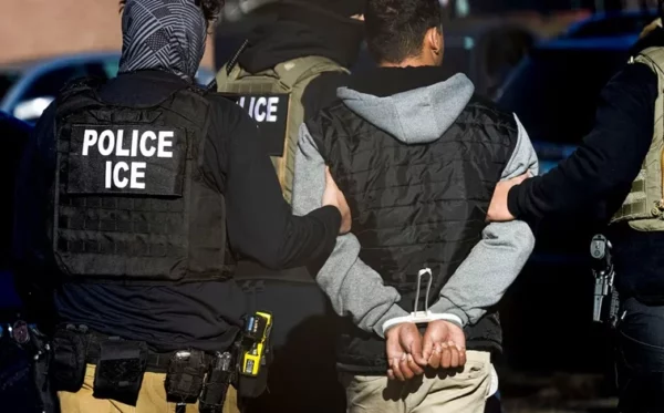 Detenido por agentes de la ICE