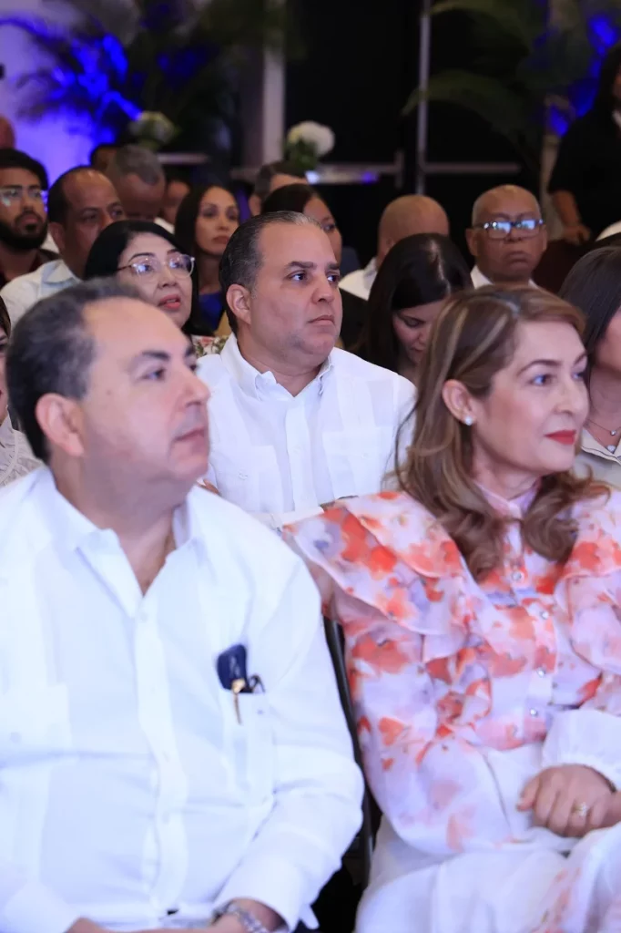 Director del SNS, Mario Lama y directora de Comunicaciones, María Gómez, en presentación de nueva plataforma de medios.