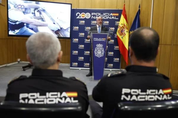 Dominican-delegado-policía española