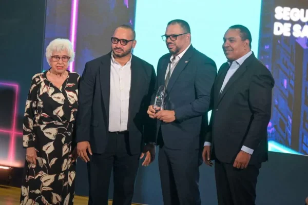 Ángel Andújar, por Senasa, junto a Edgar Batista.