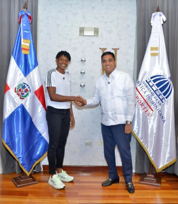 Marileidy Paulino junto al ministro de Deportes, Kelvin Cruz