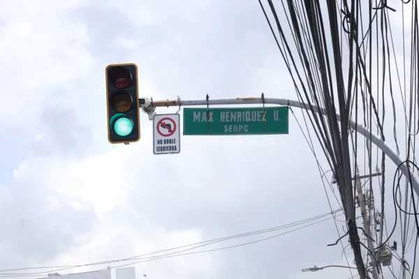 Desde el lunes 7 de julio está prohibido doblar a la izquierda en la avenida Lope de Vega. Chaimy Soriano