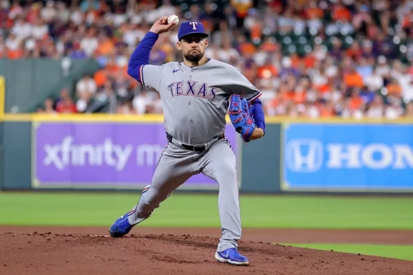 Rangers premiaron actuación de  Nathan Eovaldi.