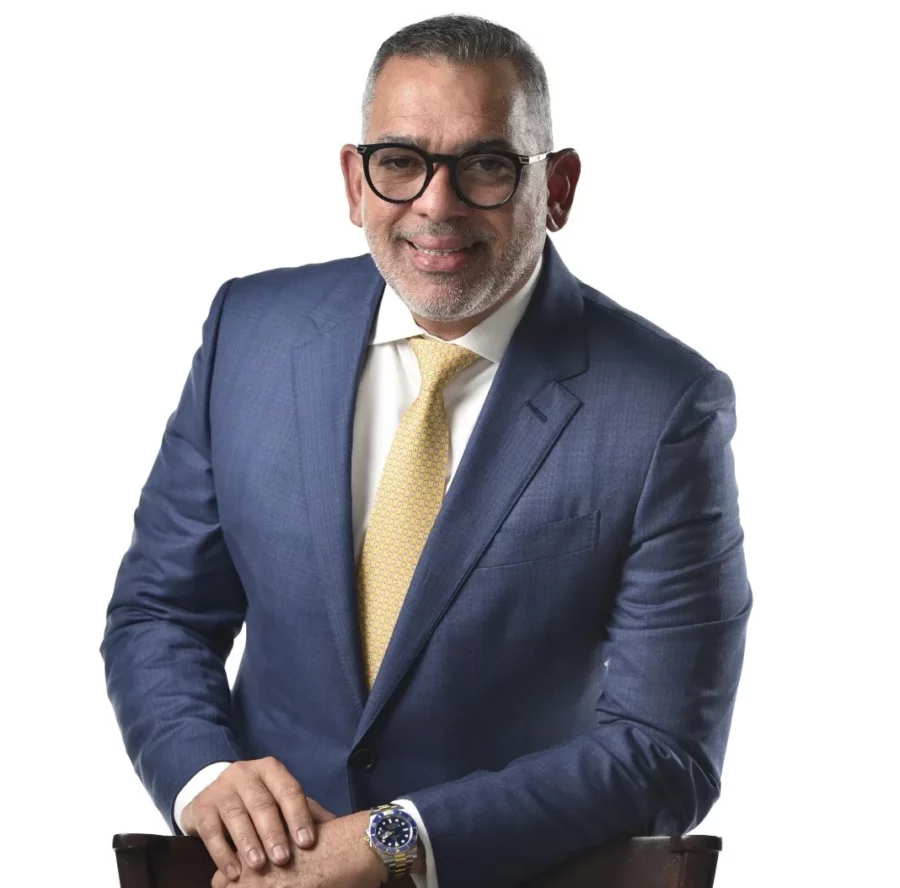 Eduard L. Moya123