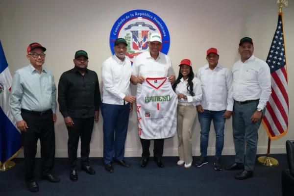 Ejecutivos de Bameso reconocen a Jesus Vasquez