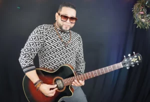 El Divo de la bachata promociona Los cuernos no hacen daño