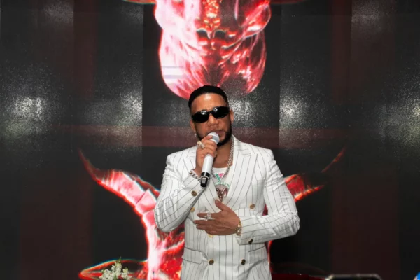 El bachatero Elvis Martínez