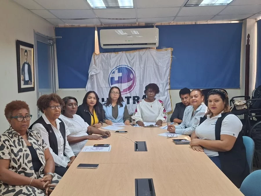 Enfermeras exigen al Gobierno cumplir acuerdos de reposición y aplicación de tiempo en servicios.