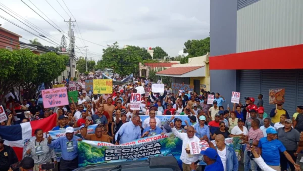 Manifestantes contra explotación minera de San Juan