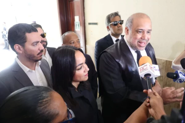 Faride Raful a su llegada a la audiencia del caso contra Ángel Martinez.