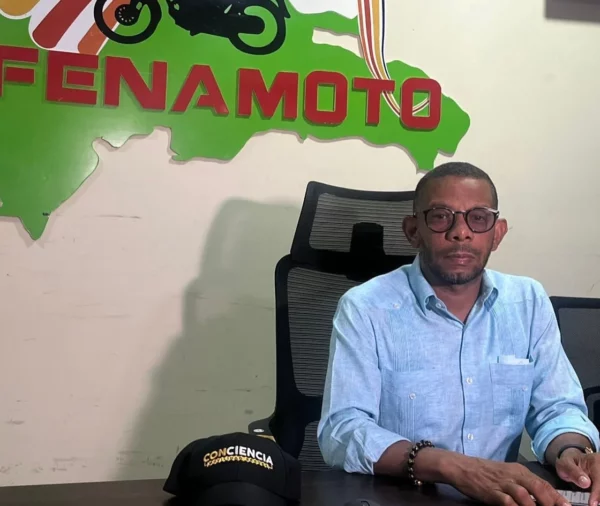 Fenamoto solicita colaboración a la Embajada de EE.UU. para mejorar educación vial en RD