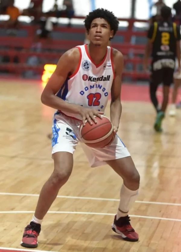 Fénix-Wellington Nuez, del CDP de Santiago, en la LND U22. (1)