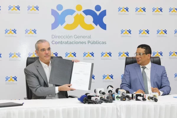 Nueva Ley Compras - Luis Abinader - Carlos Pimentel