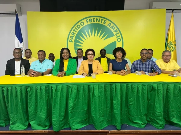 Miembros del Partido Frente Amplio en defensa del Jardín Botánico.