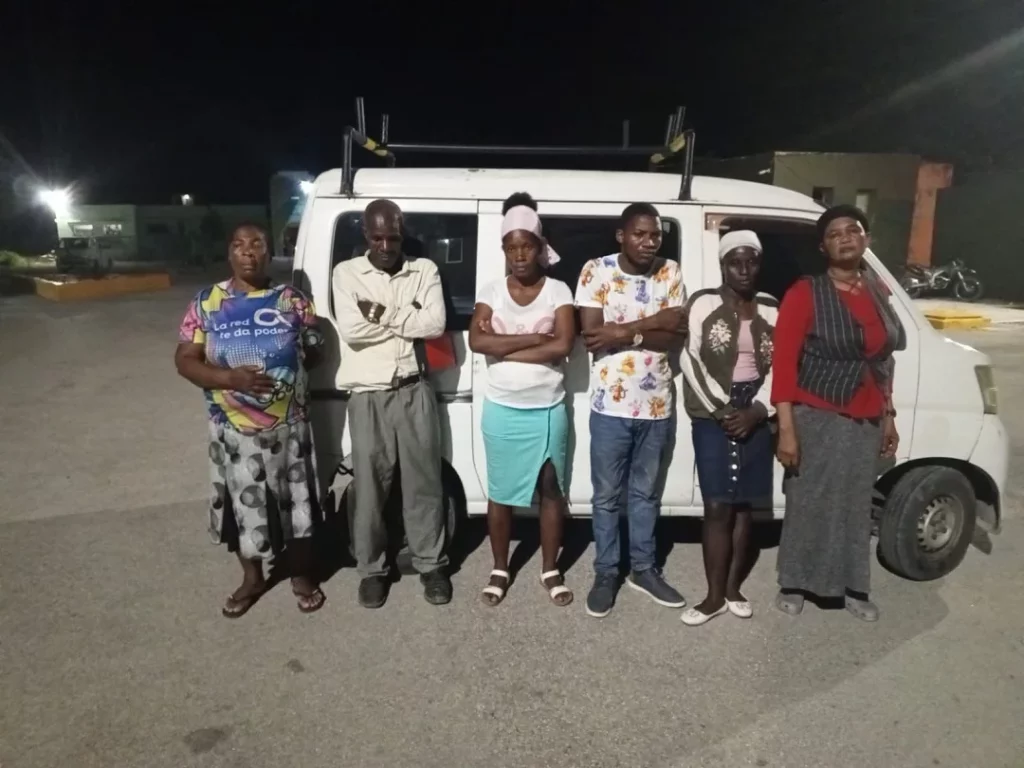 Extranjeros detenidos en Bahoruco.
