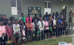 Detienen a 35 haitianos indocumentados en zonas rurales de Montecristi y Dajabón