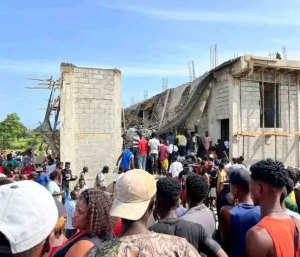 Juana Mendez-derrumbe de techo-construccion-frontera-haiti.jpg