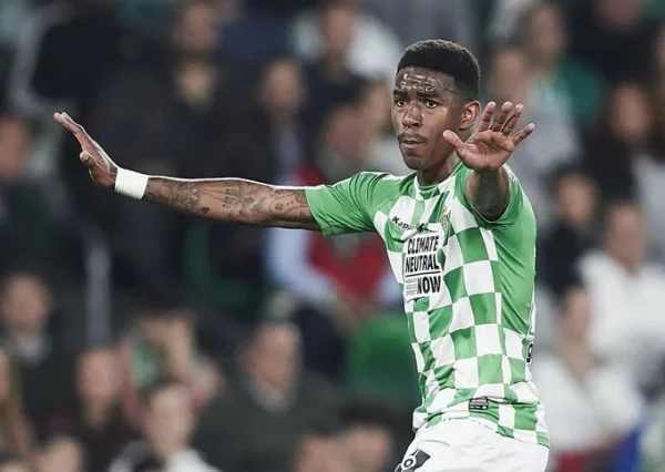 Junior Firpo con el Real Betis