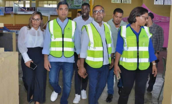 Kelvin Cruz, ministro de Deportes realiza recorrido