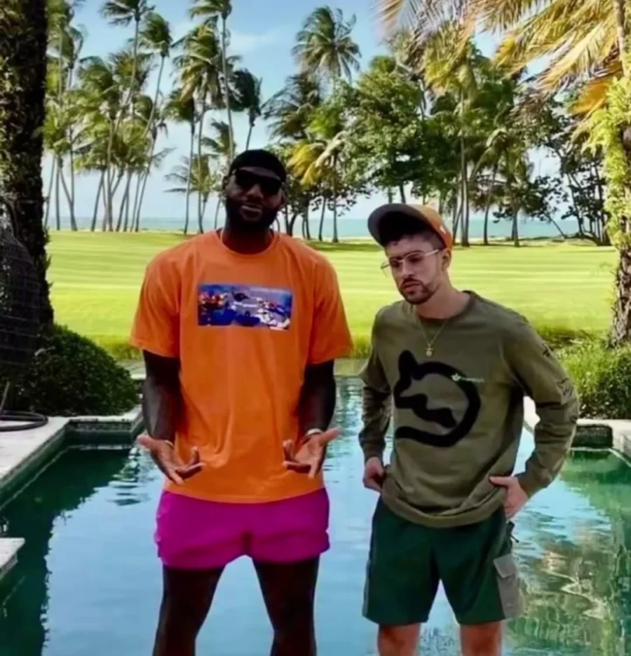 LeBron James junto a Bad Bunny