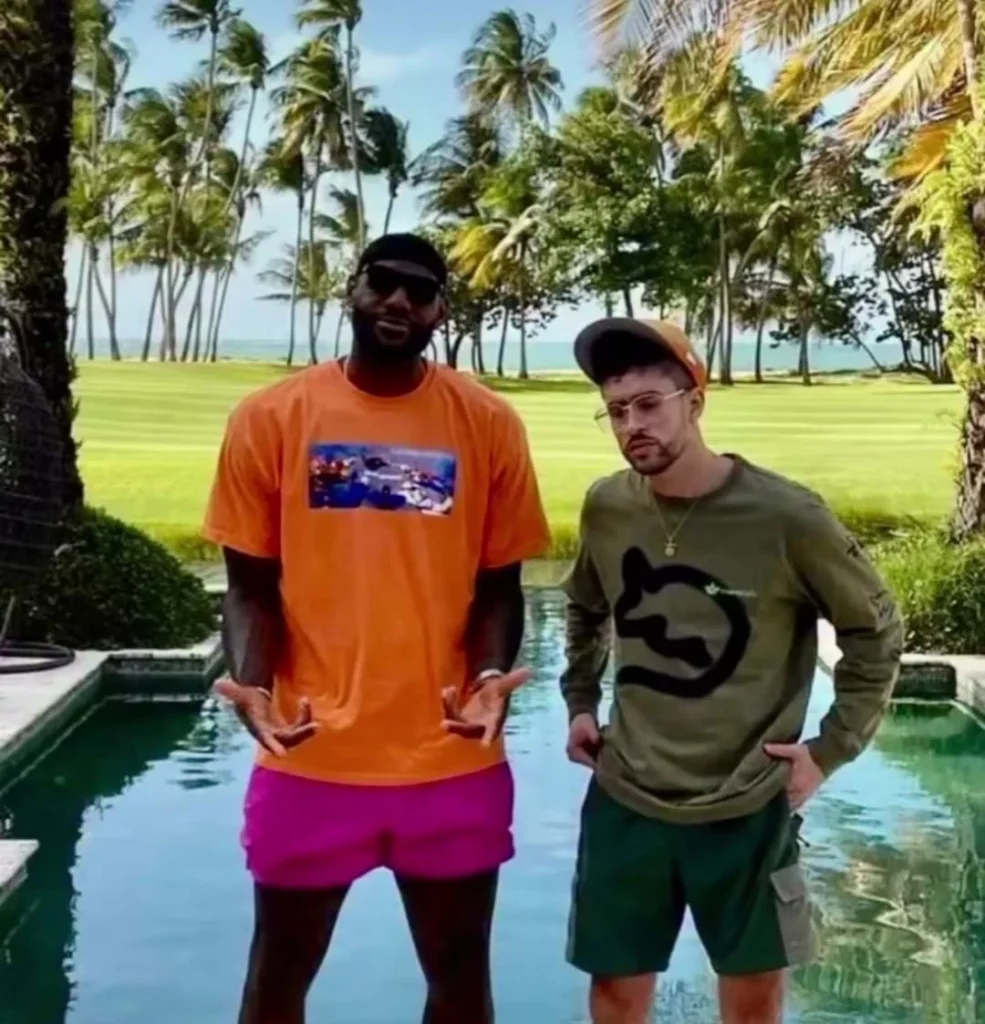 LeBron James junto a Bad Bunny