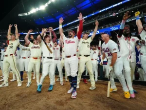 Jugadores de la Liga Nacional celebran triunfo en Juego de Estrellas