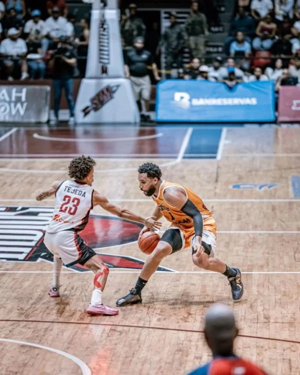 Metros-JUAN GUERRERO (1), METROS_ EDGAR TEJEDA (23), INDIOS