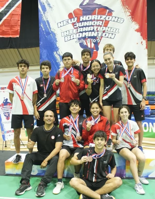 Perú-BADMINTON 3 La delegación juvenil de Perú que se llevó las palmas en el Torneo New Horizons Junior International 2025. (1) Perú-BADMINTON 3 La delegación juvenil de Perú que se llevó las palmas en el Torneo New Horizons Junior International 2025. (1)