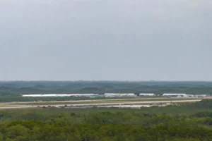 Trump asistirá este martes a la inauguración de “Alligator Alcatraz”, la prisión migratoria rodeada por 200.000 caimanes
