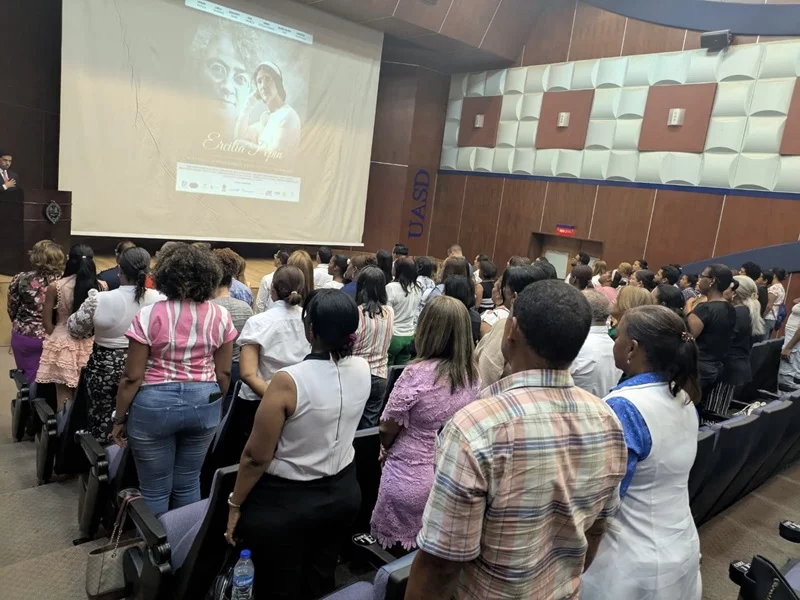Público asistente a la puesta del documental Público asistente a la puesta del documental
