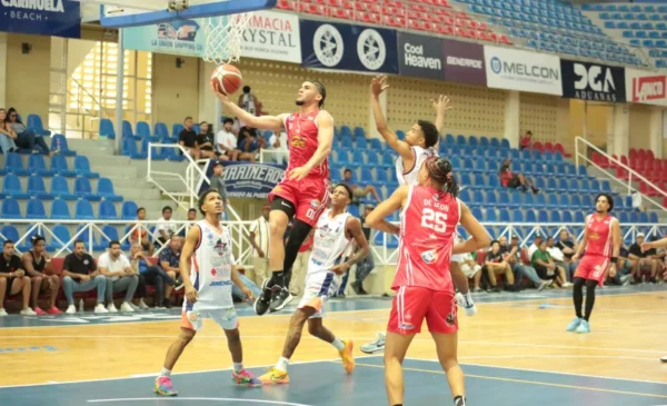 San Sebastián-Darwin Rosario del San Sebastian Moca en una ofensiva ante los Navegantes de Puerto Plata