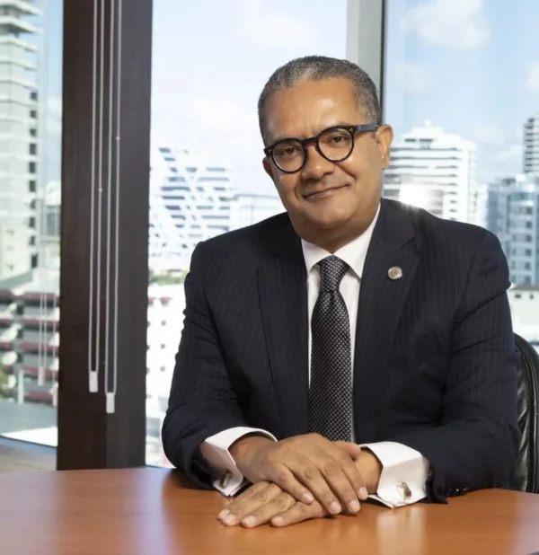 Rafael Jiminán, Vicepresidente de Negocios del Banco Santa Cruz.